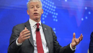 Υπουργός Ενέργειας ΗΠΑ: «Το Ναυτικό μας δεν είναι έτοιμο να συνοδεύσει δεξαμενόπλοια στα Στενά του Ορμούζ»