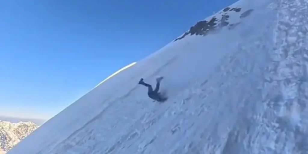 Πολωνία: H στιγμή που ορειβάτης γλιστρά και κατρακυλά σε χιονισμένη πλαγιά στο βουνό Ρίσι! (βίντεο)