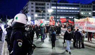 Σε εξέλιξη αντιπολεμική συγκέντρωση στο Σύνταγμα: Ποιοι δρόμοι είναι κλειστοί (φωτο)