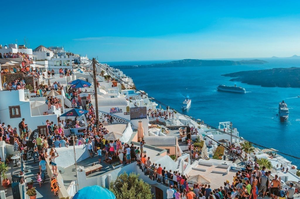 Σαντορίνη: Παρατείνεται η αναστολή έκδοσης οικοδομικών αδειών στις εκτός σχεδίου περιοχές