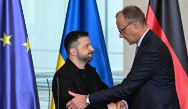 Νεύρα Μερτς για ΗΠΑ και ρωσικό πετρέλαιο: «Θεωρούμε λάθος την άρση των κυρώσεων»