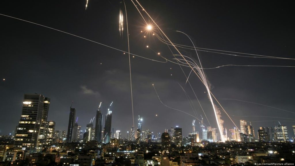 Τουλάχιστον 20 υπερ-υπερηχητικοί πύραυλοι Khorramshahr-4 πλήττουν τις ισραηλινές πόλεις