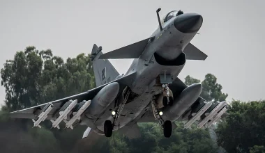 Προς νέα ανάφλεξη το Αφγανιστάν: Πακιστανικά J-10 βομβάρδισαν ανελέητα την Καμπούλ (βίντεο)