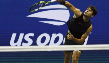 Κάρλος Αλκαράθ: Πανηγύρισε για τη νίκη του ντυμένος…μέλισσα – Τρελάθηκαν οι οπαδοί (φώτο-βίντεο)