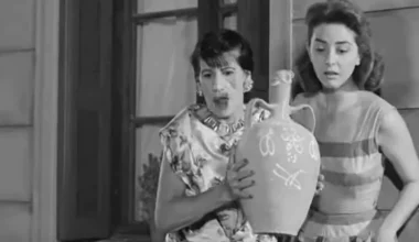 Πολλοί το είδαν λίγοι το πρόσεξαν: Η κινηματογραφική γκάφα στην «θεία από το Σικάγο»