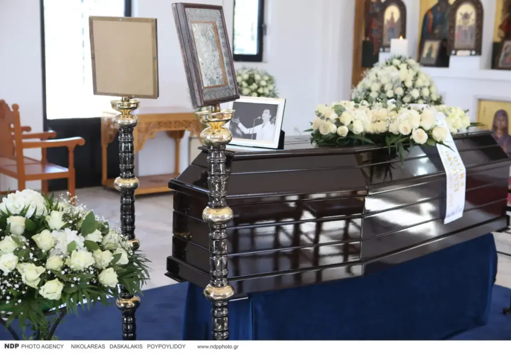 Σε κλίμα συγκίνησης το τελευταίο «αντίο» στον Γ.Μαρίνο: Δείτε εικόνες