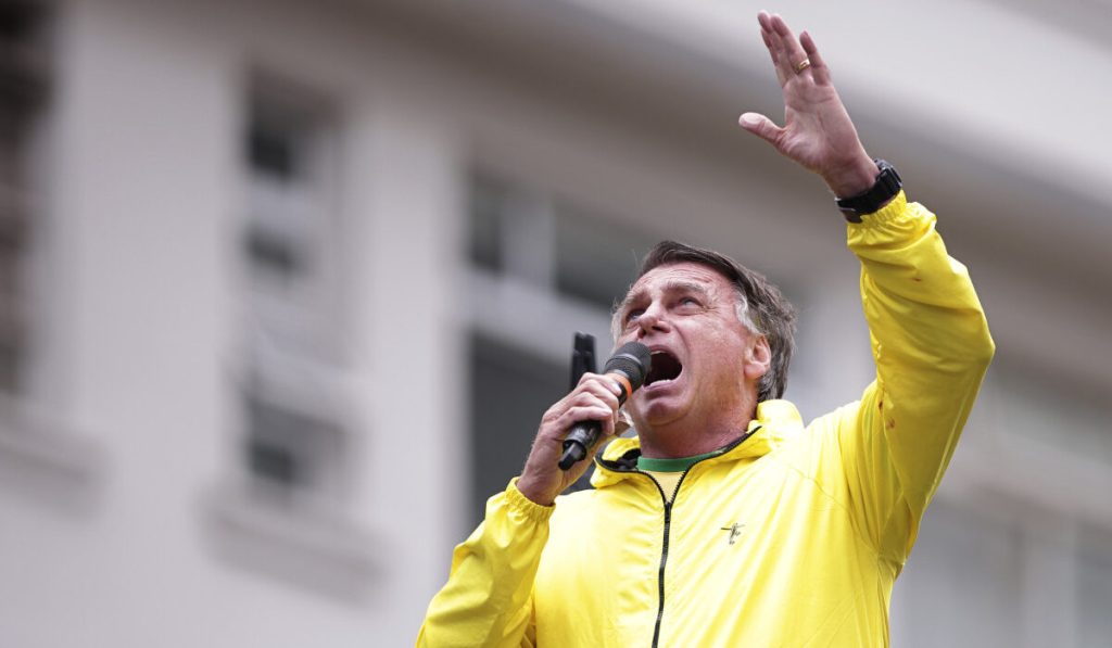 Στη ΜΕΘ ο Ζ.Μπολσονάρου: Πάσχει από βρογχοπνευμονία – Η ανάρτηση της συζύγου του