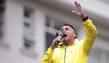 Στη ΜΕΘ ο Ζ.Μπολσονάρου: Πάσχει από βρογχοπνευμονία – Η ανάρτηση της συζύγου του