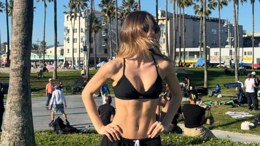 Κ.Ανδριολάτου: Πόζαρε με μαύρο μπικίνι στην Καλιφόρνια και έβαλε «φωτιά» στο Instagram (φωτο)