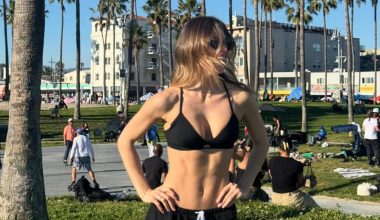 Κ.Ανδριολάτου: Πόζαρε με μαύρο μπικίνι στην Καλιφόρνια και έβαλε «φωτιά» στο Instagram (φωτο)