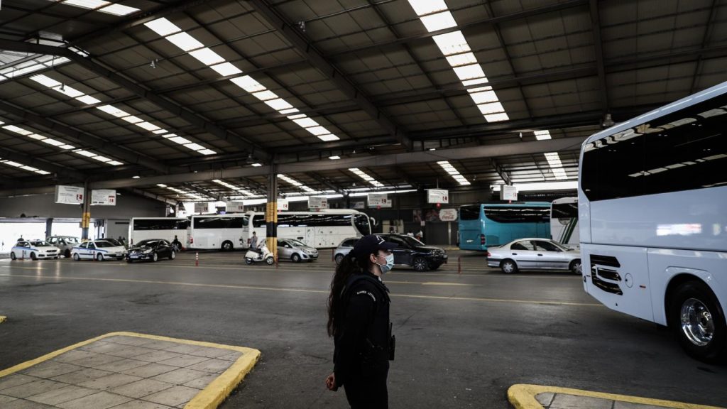 «Κύμα» ανατιμήσεων στα δρομολόγια με ΚΤΕΛ και αεροπλάνα: Δείτε ενδεικτικά παραδείγματα