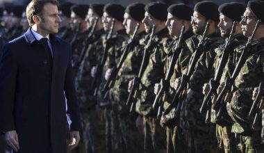 «Χάσαμε έναν ανώτερο στρατιωτικό στο Ιράκ και δεκάδες ακόμα τραυματίστηκαν» λέει ο Ε.Μακρόν