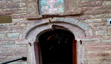 Μονή Παναγίας Σπηλιάς: «Άνοιξε στη μέση» το Καθολικό εξαιτίας του ισχυρού σεισμού στην Ευρυτανία (φώτο)