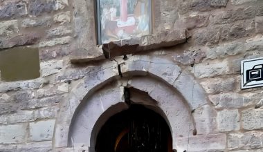 Σοβαρές ζημιές στην Παναγία Σπηλιάς από τον σεισμό 4,8 Ρίχτερ: Δείτε εικόνες από τις ρωγμές στο εσωτερικό της Μονής