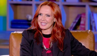 Εβελίνα Παπούλια: «Ο γάμος δεν μου ταιριάζει – Θέλω να πεθάνω ελεύθερη και απόλυτα ερωτευμένη» (βίντεο)