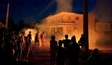 Σκηνές χάους στην Κούβα: Διαδηλωτές έκαψαν το γραφείο το Κομουνιστικού Κόμματος στη Σιέγο ντε Άβιλα (βίντεο)