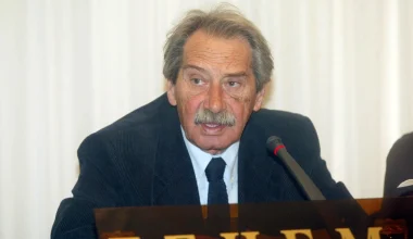 Αντώνης Κούρτης: «Έφυγε» σε ηλικία 92 ετών ο δημοσιογράφος και πρώην κυβερνητικός εκπρόσωπος