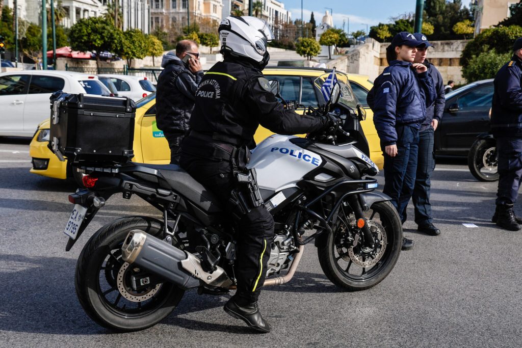 Κόκκινο φανάρι παραβίασε ο αστυνομικός που προκάλεσε το τροχαίο δυστύχημα στη Βουλή με θύμα τον 63χρονο