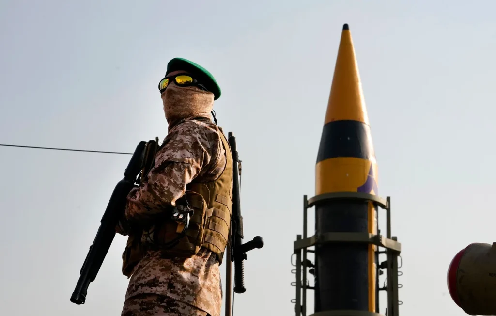 Απειλές Ιράν μετά τα πλήγματα στη νήσο Χαργκ: «Θα κάνουμε στάχτη τις αμερικανικές πετρελαϊκές εγκαταστάσεις»