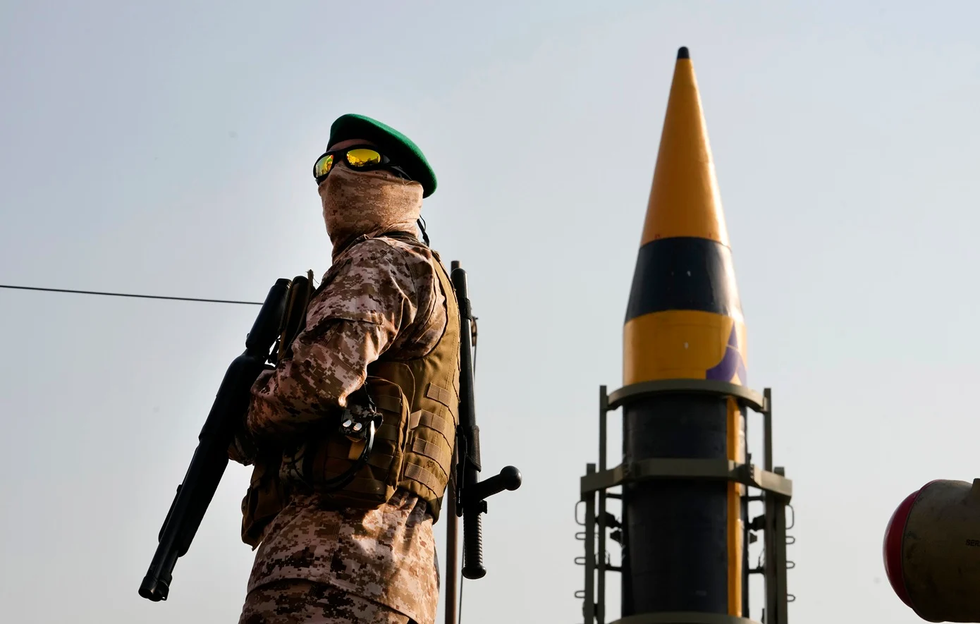 Απειλές Ιράν μετά τα πλήγματα στη νήσο Χαργκ: «Θα κάνουμε στάχτη τις αμερικανικές πετρελαϊκές εγκαταστάσεις»