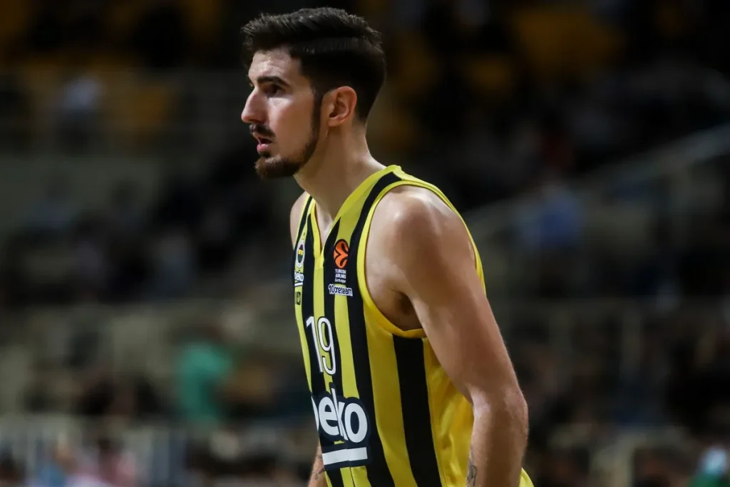 Νάντο Ντε Κολό: Ο Γάλλος γκαρντ της Φενέρμπαχτσε θα αποσυρθεί από την ενεργό δράση υπό έναν όρο