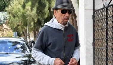 Φώτης Μεταξόπουλος για Aκύλα: «Αντιαισθητικός – Δεν μου άρεσε ούτε το τραγούδι ούτε το ντύσιμό του» (βίντεο)