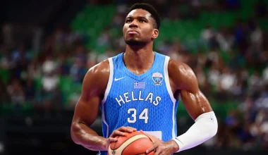 Γ.Αντετοκούνμπο: Δεν θα αγωνιστεί μαζί με τους Μπακς στην αναμέτρησή τους με τους Χοκς