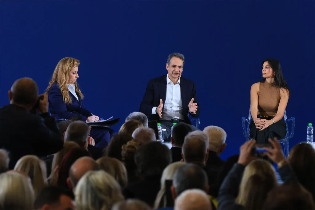 Λάρισα: Διακοπή για λίγα λεπτά στο προσυνέδριο της ΝΔ – Λιποθύμησε γυναίκα