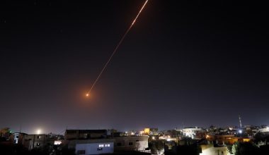 Διακόπηκε ποδοσφαιρικός αγώνας στο Ιράκ λόγω της εμφάνισης πυραύλου κοντά στο γήπεδο (βίντεο)