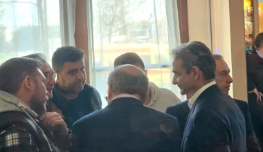 Κ.Μητσοτάκης: Συναντήθηκε με αγρότες πριν το προσυνέδριο της ΝΔ στη Λάρισα