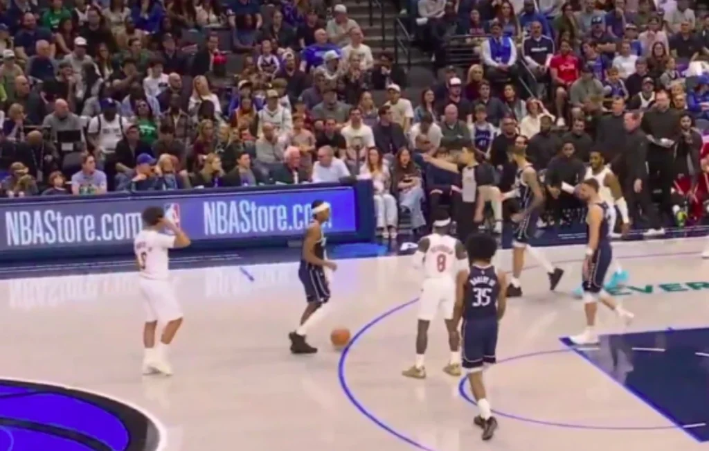 Γελούσαν…και τα καθίσματα στο NBA: Διαιτητές έδωσαν μπάλα στη λάθος ομάδα κι αυτή επιτέθηκε στο δικό της καλάθι