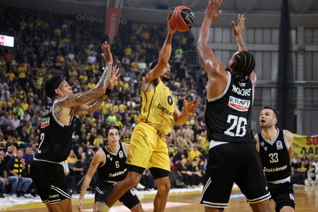 «Μουδιασμένη» η Θεσσαλονίκη μετά τη δολοφονία του 20χρονου οπαδού: Αναβλήθηκε οριστικά το ΠΑΟΚ – Άρης