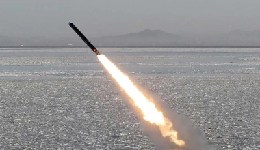 Η Βόρεια Κορέα εκτόξευσε 10 βαλλιστικούς πυραύλους μέσα σε μια μέρα στη Θάλασσα της Ανατολής!