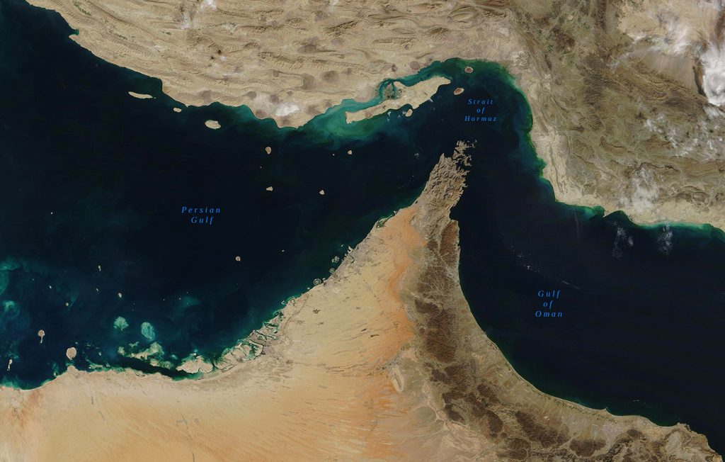 Η Βρετανία εξετάζει την αποστολή πολεμικών πλοίων στα Στενά του Ορμούζ