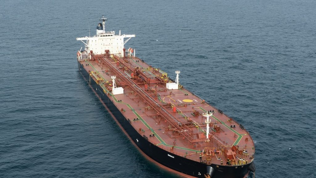 Φωτιά σε αμερικανικό δεξαμενόπλοιο σε ύδατα κοντά στα ΗΑΕ μετά από ιρανική επίθεση: Δείτε βίντεο