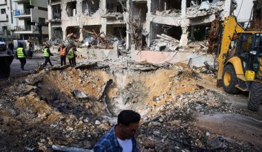 Βίντεο: Η στιγμή που πύραυλος διασποράς πλήττει κατοικημένη περιοχή στο κεντρικό Ισραήλ