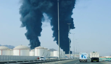 Οι Ιρανοί κτύπησαν βαριά τις αποθήκες πετρελαίου της Φουτζέιρα στα ΗΑΕ (βίντεο)