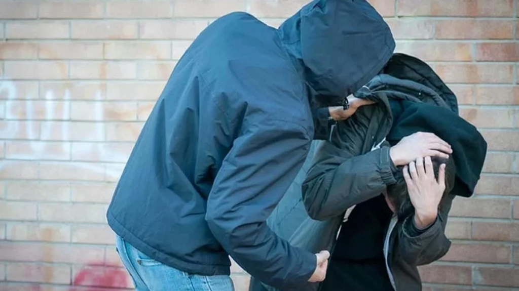 Έστησαν ενέδρα σε 16χρονο στα Ιωάννινα και τον «σάπισαν» στο ξύλο: «Πήγα να χάσω την όρασή μου»