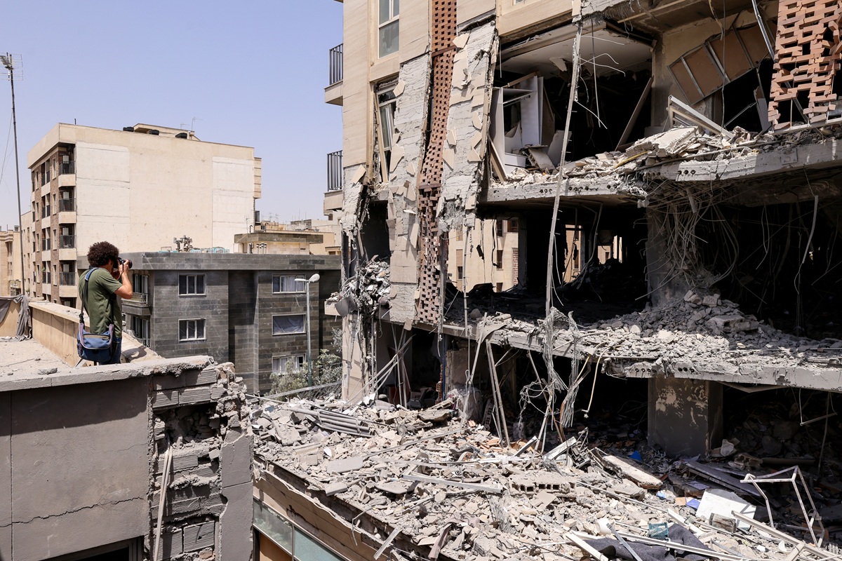 Εκπρόσωπος ισραηλινού Στρατού: «Θα χτυπάμε τουλάχιστον για άλλες τρεις εβδομάδες το Ιράν»