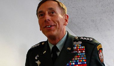 Ντέιβιντ Πετρέους: Η επική ατάκα του πρώην διευθυντή της CIA για τον Μοτζτάμπα Χαμενεΐ