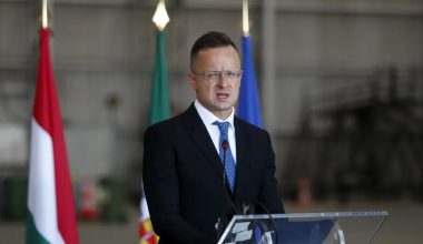 Π.Σιγιάρτο: «Όσο ο Β.Όρμπαν είναι πρωθυπουργός η Ουγγαρία δεν θα υποστηρίξει την ένταξη της Ουκρανίας στην ΕΕ»