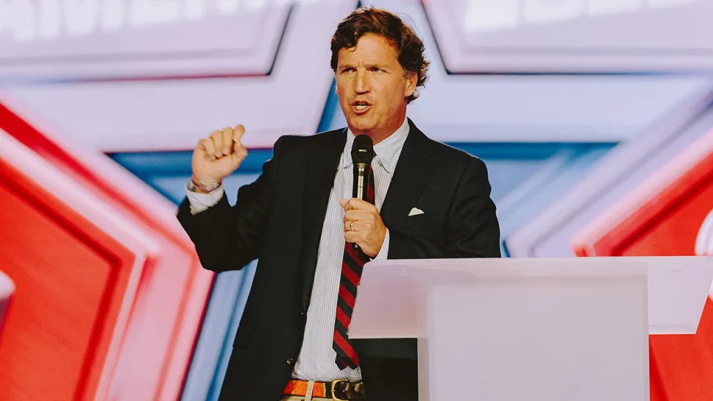 Τάκερ Κάρλσον: «Οι ΗΠΑ μπορεί να φτάσουν ακόμη και στη χρήση πυρηνικών όπλων εναντίον του Ιράν»