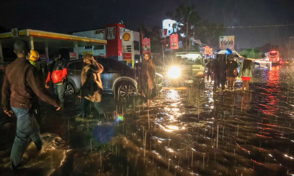 Σφοδρές βροχοπτώσεις στην Κένυα: Πλημμύρισαν τα πάντα – Πάνω από 62 οι νεκροί (βίντεο)