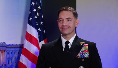 Ναύαρχος Μ.Κούπερ: Ο διοικητής της CENTCOM που δρα στο πεδίο της μάχης όσο και στην πολιτική του πολέμου στο Ιράν