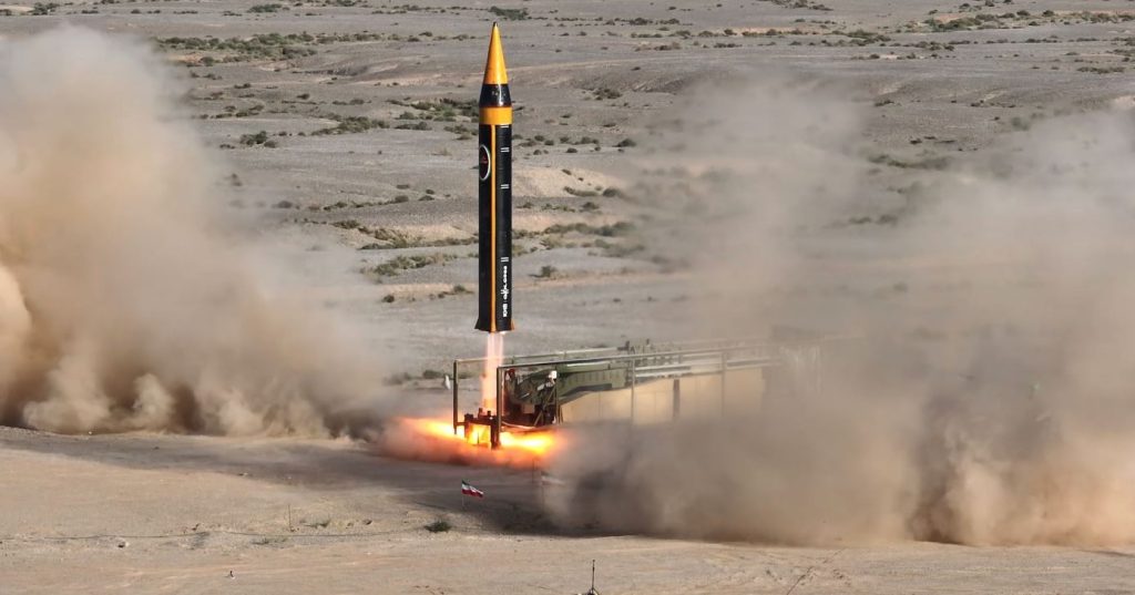 Νέα επίθεση με υπερ-υπερηχητικό βλήμα Khorramshahr-4 του Ιράν σπέρνει τον όλεθρο στο Ισραήλ (βίντεο)