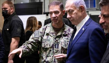 Μπραντ Κούπερ: Ο άνθρωπος «κλειδί» πίσω από τις ναυτικές επιχειρήσεις των ΗΠΑ – Το προφίλ του επικεφαλής της CENTCOM