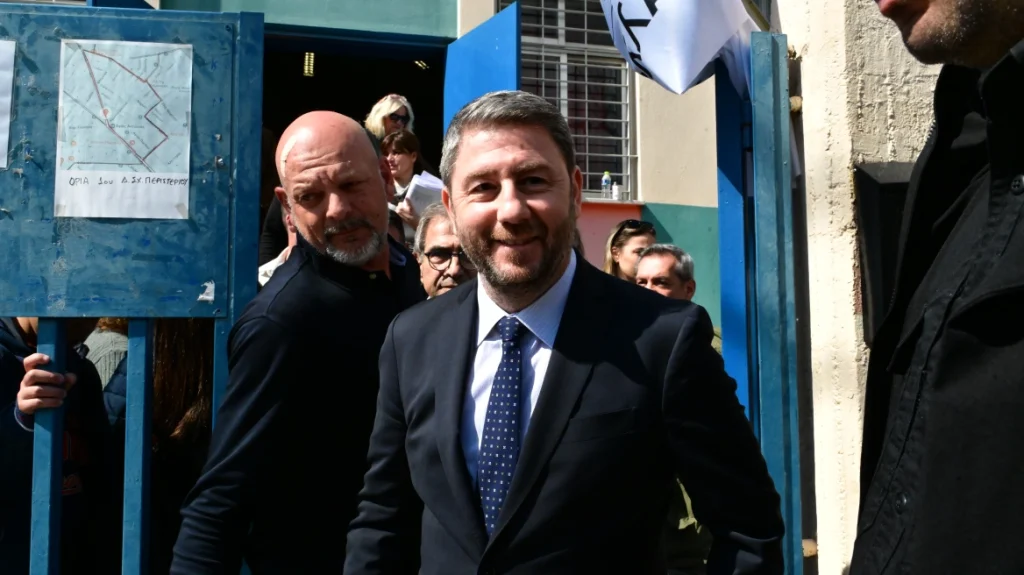 Ψήφισε στο Περιστέρι ο Ν.Ανδρουλάκης: «Η αλλαγή περνά μέσα από την ήττα της ΝΔ»