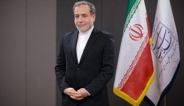 Ο Ιρανός ΥΠΕΞ επιβεβαίωσε στρατιωτική συνεργασία με Ρωσία και Κίνα: «Συνεχίζεται μέχρι και σήμερα»