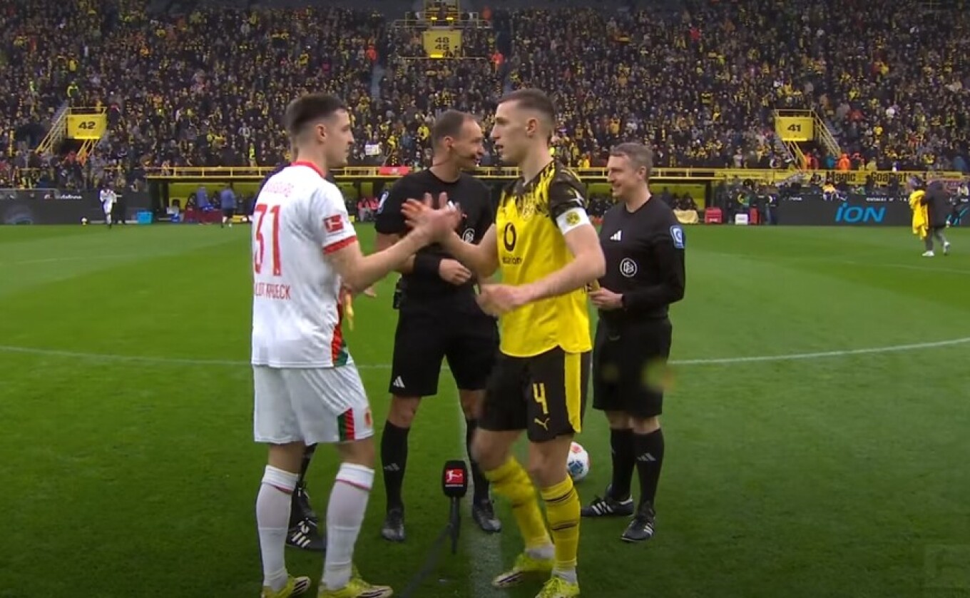 Συγκινητική στιγμή στην Bundesliga: Τα αδέρφια Σλότερμπεκ αγωνίστηκαν ως αρχηγοί αντίπαλων ομάδων (βίντεο)