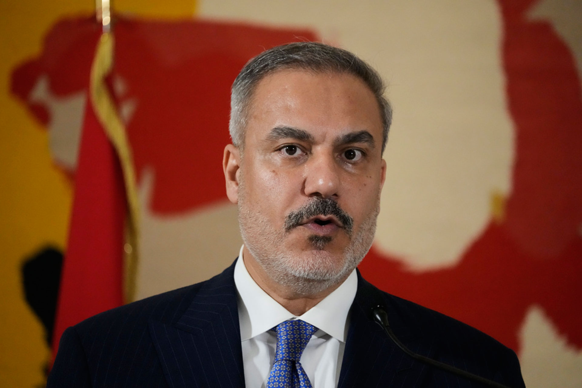 Η Τουρκία διαφωνεί με τον πόλεμο στο Ιράν, δηλώνει ότι δεν θα εμπλακεί αλλά δίνουν βάση στις ΗΠΑ